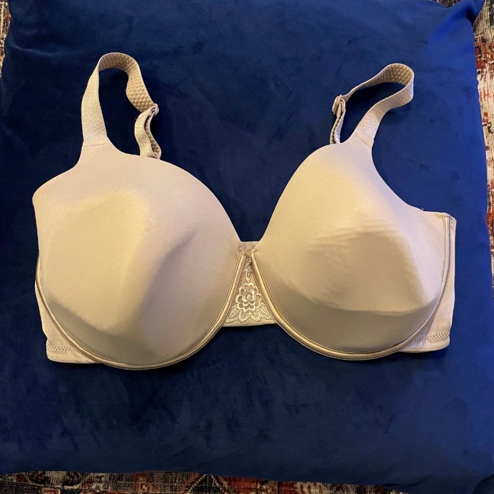 Vanity Fair Nude bra in size 40DDD.